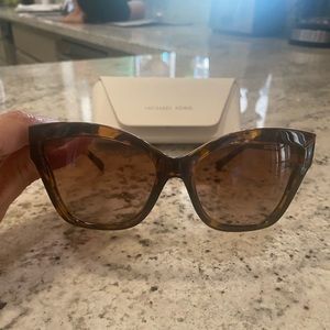 🕶Michael Kors Sunglasses Tortoise Brown Polarized